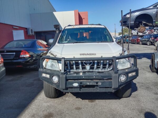 P4917 - Toyota LandCruiser Prado 2005 White Wrecking