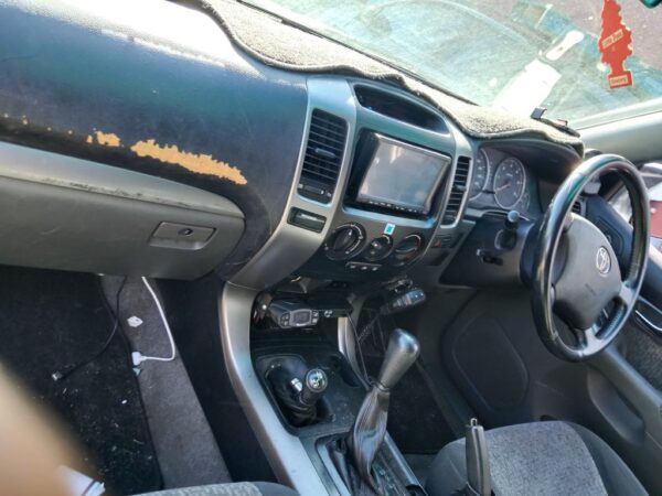 P4917 - Toyota LandCruiser Prado 2005 White Wrecking - Image 3