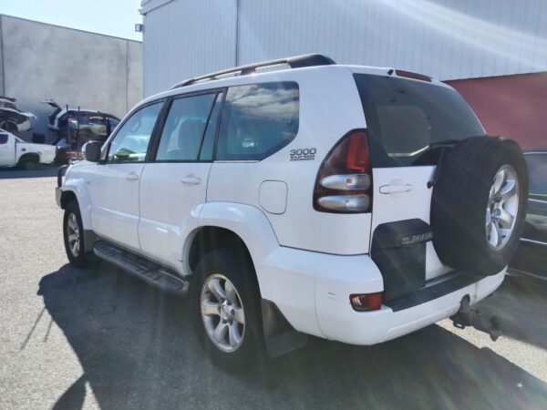P4917 - Toyota LandCruiser Prado 2005 White Wrecking - Image 15