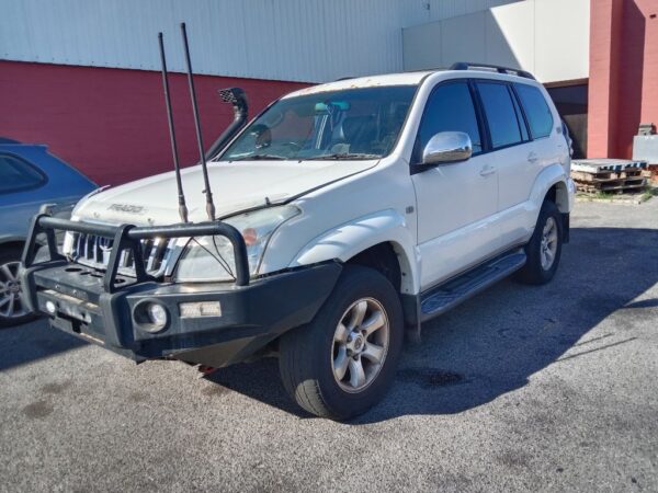 P4917 - Toyota LandCruiser Prado 2005 White Wrecking - Image 16