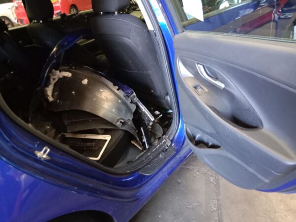 P4921 - Hyundai i30 2022 Blue Wrecking - Image 3