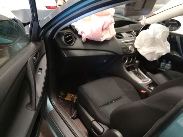 P4922 - Mazda 3 2010 Blue Wrecking - Image 5