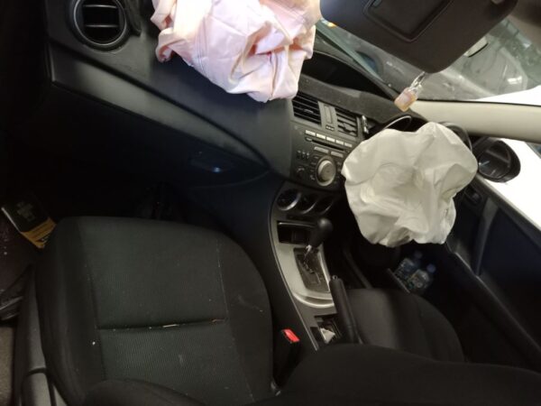 P4922 - Mazda 3 2010 Blue Wrecking - Image 6