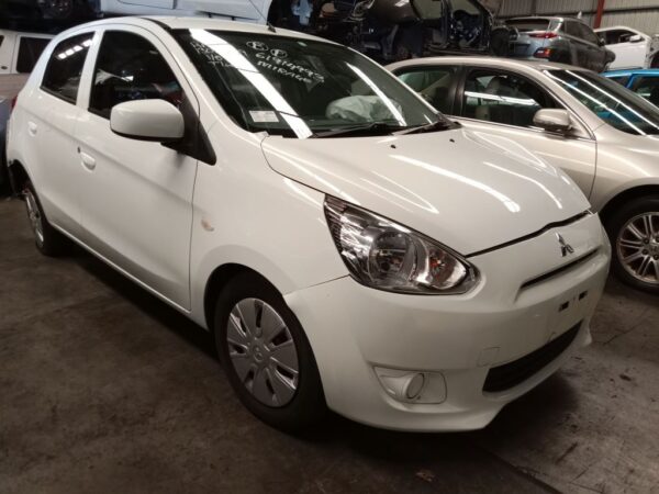 P4923 - Mitsubishi mirage 2013 White Wrecking