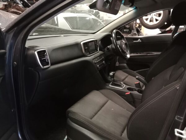 P4925 - Kia Sportage 2018 Grey Wrecking - Image 8