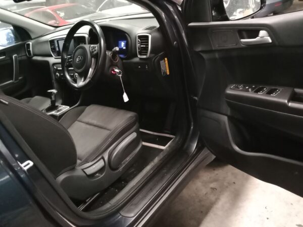 P4925 - Kia Sportage 2018 Grey Wrecking - Image 11