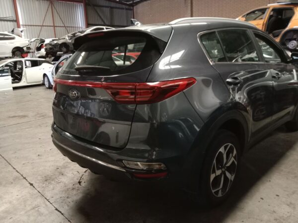 P4925 - Kia Sportage 2018 Grey Wrecking - Image 13