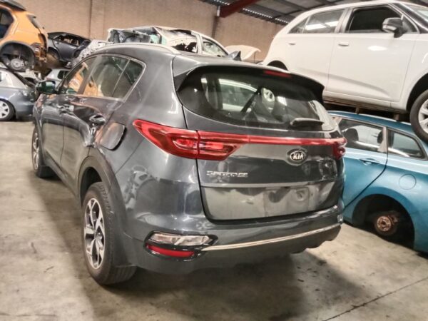 P4925 - Kia Sportage 2018 Grey Wrecking - Image 14