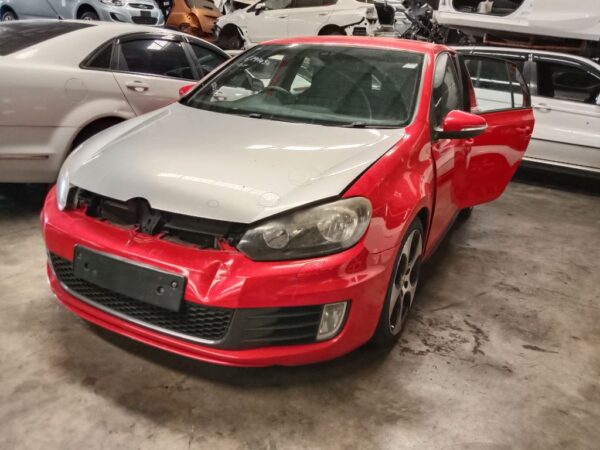 P4926 - Volkswagen golf GTI 2011 Red Wrecking