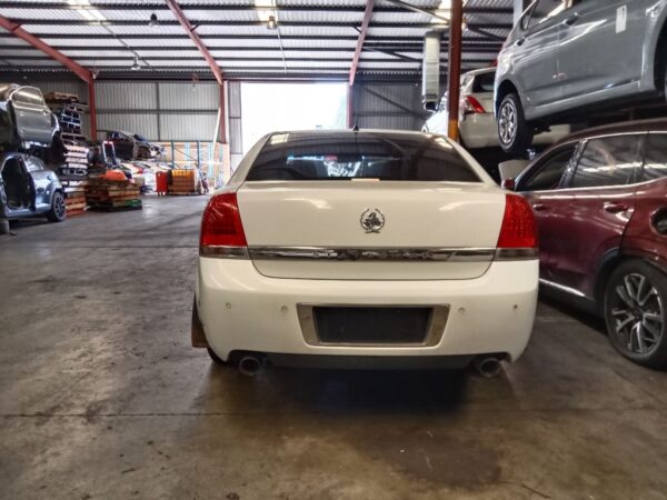 P4927 - Holden Statesman/Caprice 2009 White Wrecking - Image 10