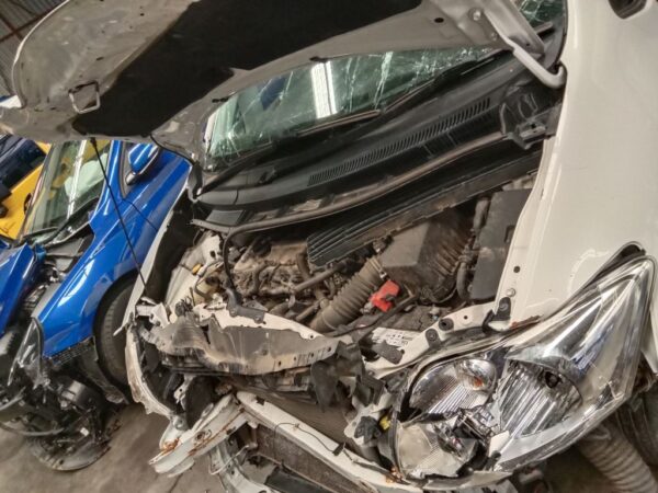 P4928 - Toyota Corolla hatchback 2009 White Wrecking - Image 2