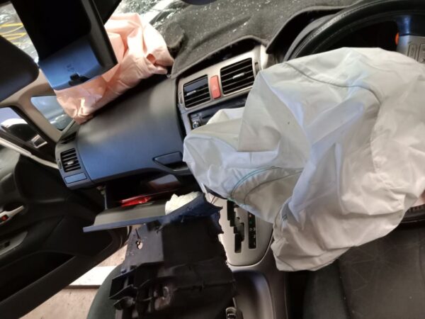P4928 - Toyota Corolla hatchback 2009 White Wrecking - Image 3