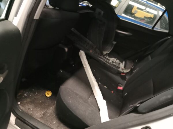 P4928 - Toyota Corolla hatchback 2009 White Wrecking - Image 5