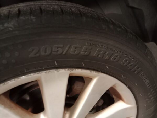 P4928 - Toyota Corolla hatchback 2009 White Wrecking - Image 9