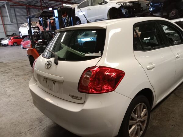 P4928 - Toyota Corolla hatchback 2009 White Wrecking - Image 12