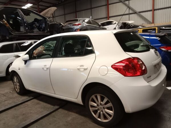 P4928 - Toyota Corolla hatchback 2009 White Wrecking - Image 14
