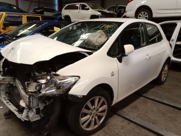 P4928 - Toyota Corolla hatchback 2009 White Wrecking - Image 16