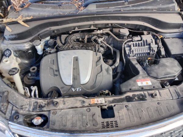 P4929 - Kia Sorento 2014 Grey Wrecking - Image 2