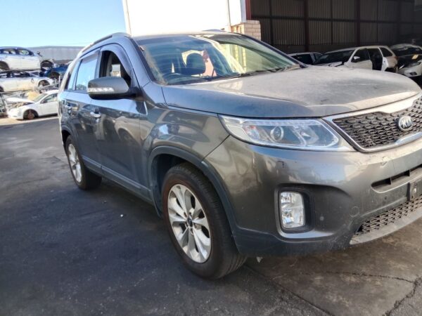 P4929 - Kia Sorento 2014 Grey Wrecking - Image 9
