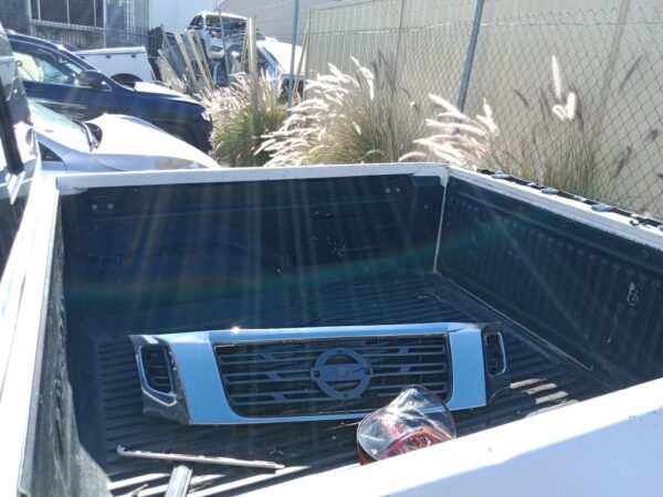 P4930 - Nissan Navara 2016 White Wrecking - Image 8