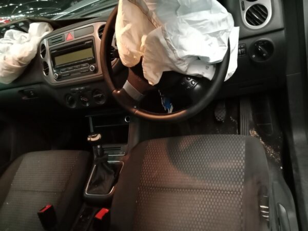 P4936 - Volkswagen Tiguan 2010 Silver Wrecking - Image 5