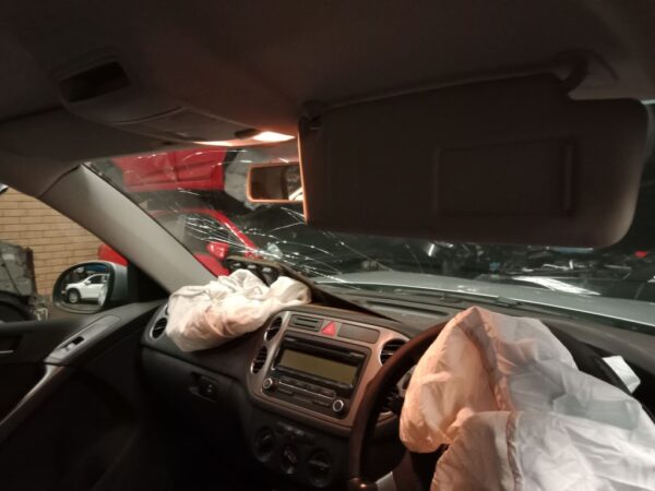 P4936 - Volkswagen Tiguan 2010 Silver Wrecking - Image 6