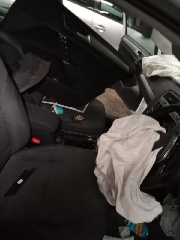 P4937 - Volkswagen golf 2014 White Wrecking - Image 2