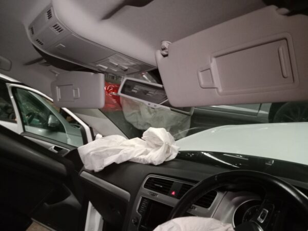 P4937 - Volkswagen golf 2014 White Wrecking - Image 3