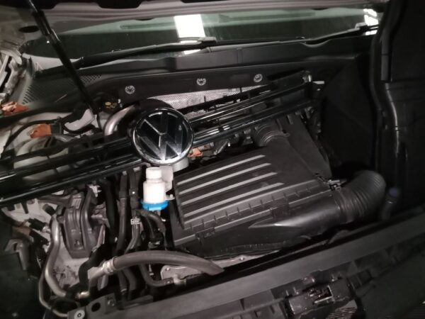 P4937 - Volkswagen golf 2014 White Wrecking - Image 8
