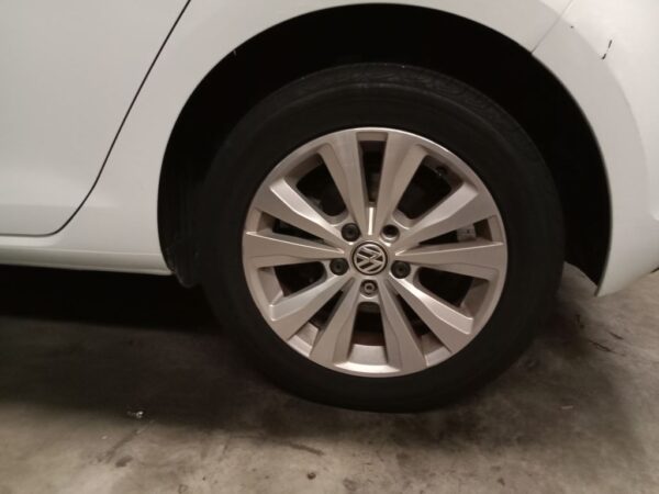 P4937 - Volkswagen golf 2014 White Wrecking - Image 10