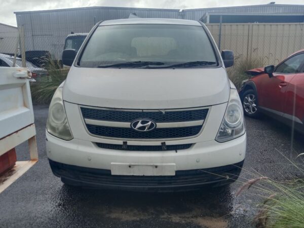 P4939 - Hyundai iload 2009 White Wrecking