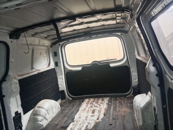 P4939 - Hyundai iload 2009 White Wrecking - Image 7