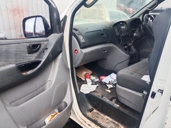 P4939 - Hyundai iload 2009 White Wrecking - Image 8