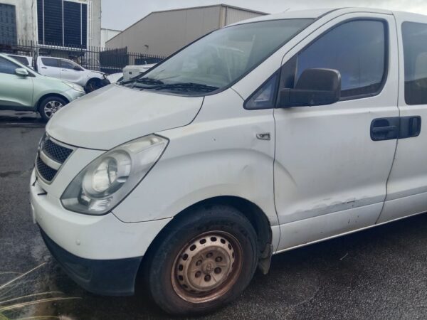 P4939 - Hyundai iload 2009 White Wrecking - Image 10