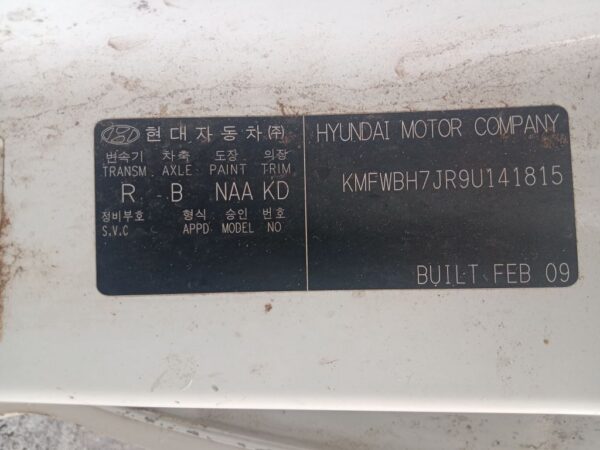 P4939 - Hyundai iload 2009 White Wrecking - Image 14