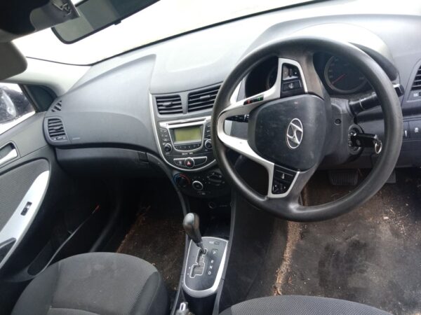 P4940 - Hyundai accent 2012 Silver Wrecking - Image 2