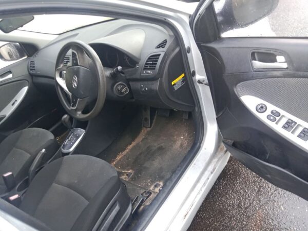 P4940 - Hyundai accent 2012 Silver Wrecking - Image 4