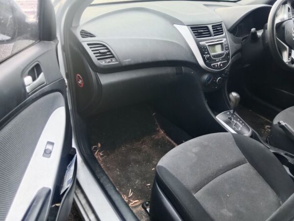 P4940 - Hyundai accent 2012 Silver Wrecking - Image 5