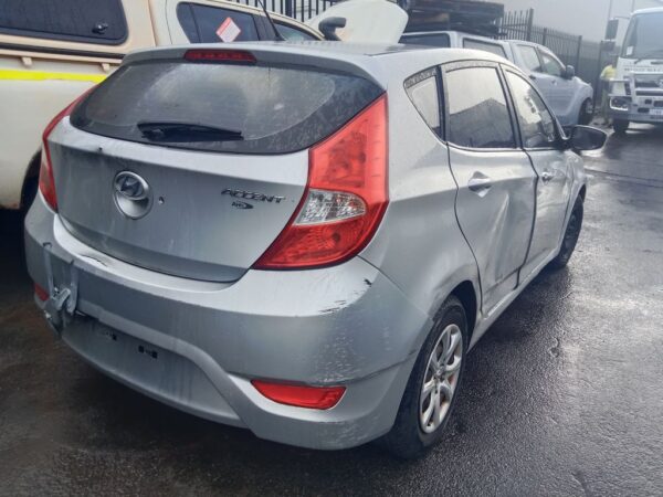 P4940 - Hyundai accent 2012 Silver Wrecking - Image 8
