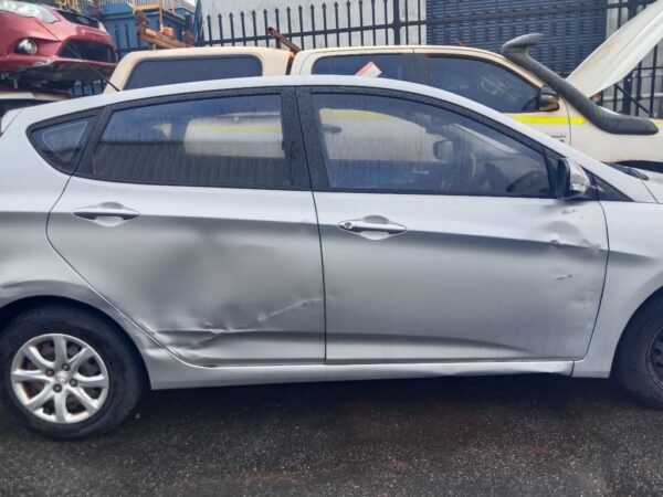 P4940 - Hyundai accent 2012 Silver Wrecking - Image 9