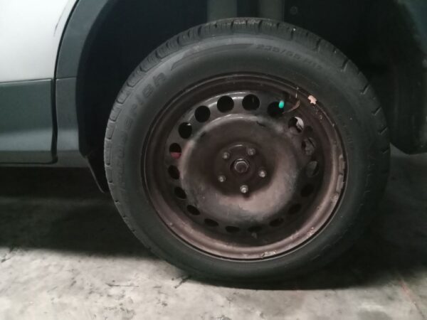 P4942 - Ford Kuga 2014 Silver Wrecking - Image 8