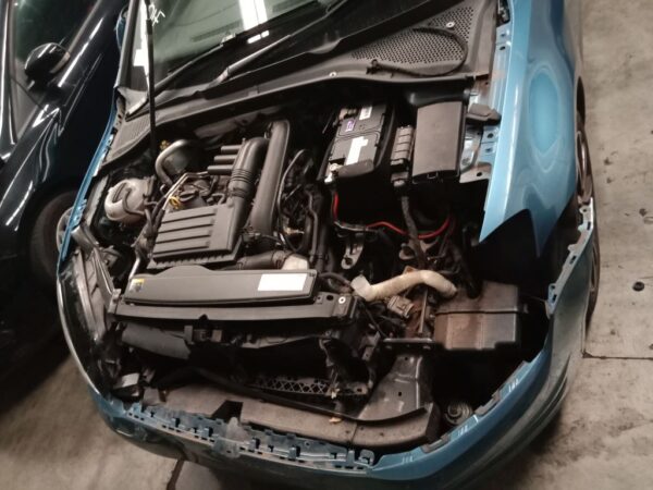 P4944 - Volkswagen golf 2015 Blue Wrecking