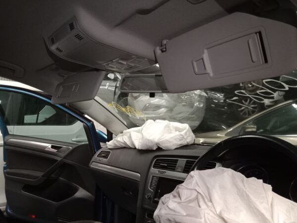 P4944 - Volkswagen golf 2015 Blue Wrecking - Image 2