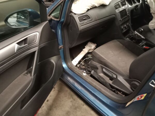 P4944 - Volkswagen golf 2015 Blue Wrecking - Image 6