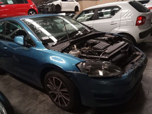 P4944 - Volkswagen golf 2015 Blue Wrecking - Image 15