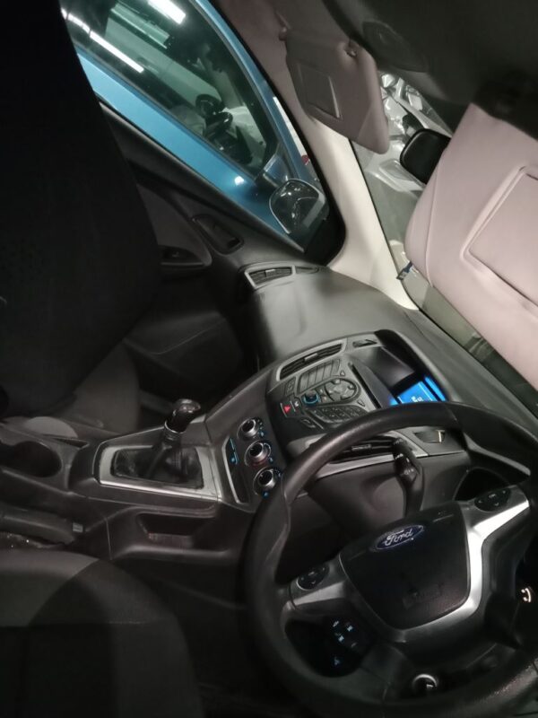 P4945 - Ford Focus 2012 Black Wrecking - Image 3