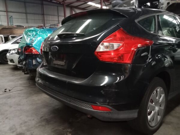 P4945 - Ford Focus 2012 Black Wrecking - Image 7