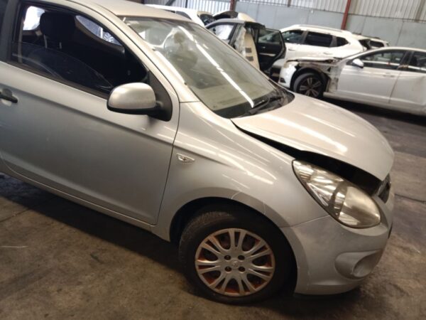 P4948 - Hyundai i20 2012 Silver Wrecking - Image 12