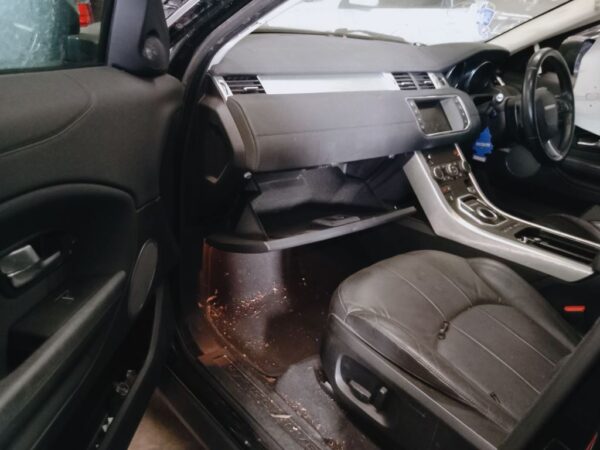 P4950 - Land Rover Range Rover Evoque 2015 Black Wrecking - Image 6