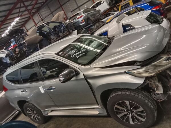 P4952 - Mitsubishi Pajero Sport 2017 Silver Wrecking - Image 3